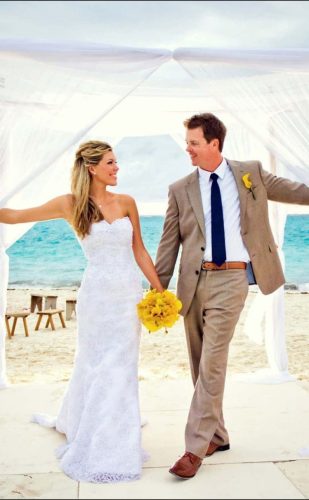 a-perfect-moment-captured-newlywed-couple-at-a-beautiful-beach-wedding-1xo14h4hnrodvi2k-1536x1152